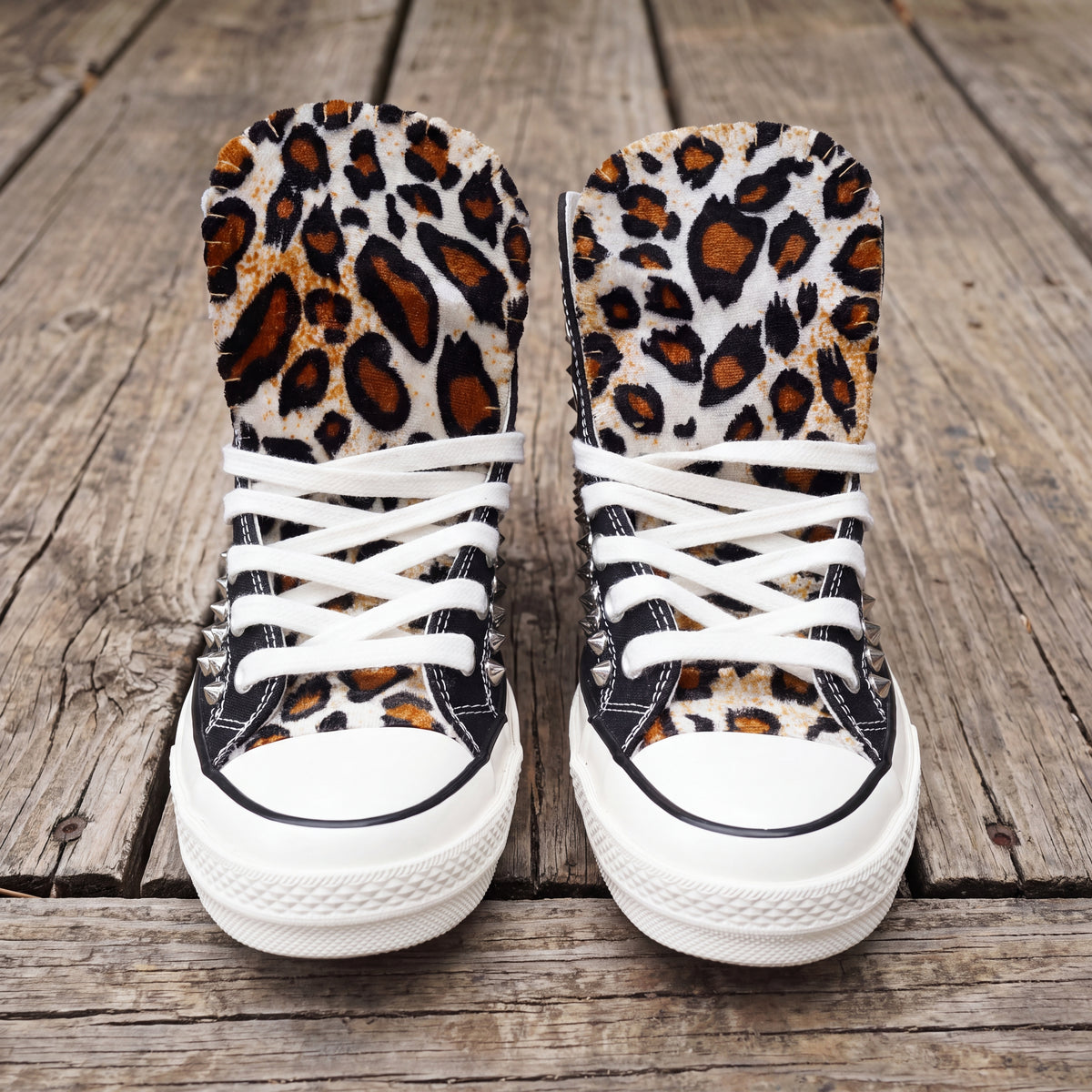 Schwarze Leopardmuster Nieten-High-Top-Sneaker, Punk-Rock-Spike-Canvas-Schuhe