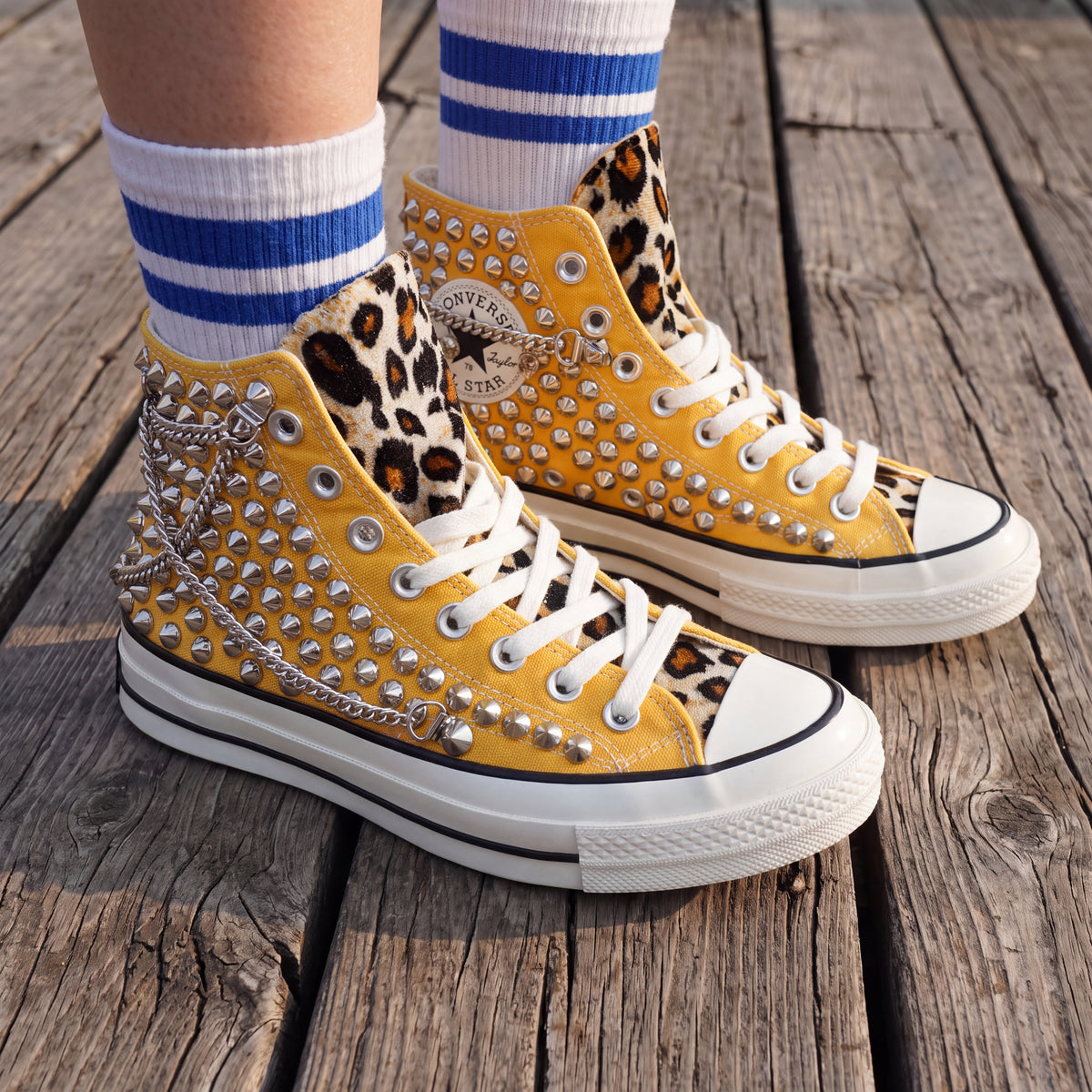 Gelbe Leopard-Print High-Top-Sneaker mit Nieten und Silberketten – Punk Rock Custom Leinenschuhe