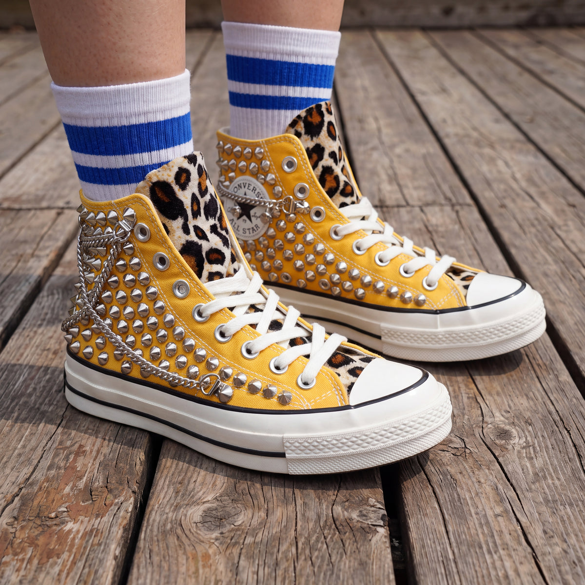 Gelbe Leopard-Print High-Top-Sneaker mit Nieten und Silberketten – Punk Rock Custom Leinenschuhe