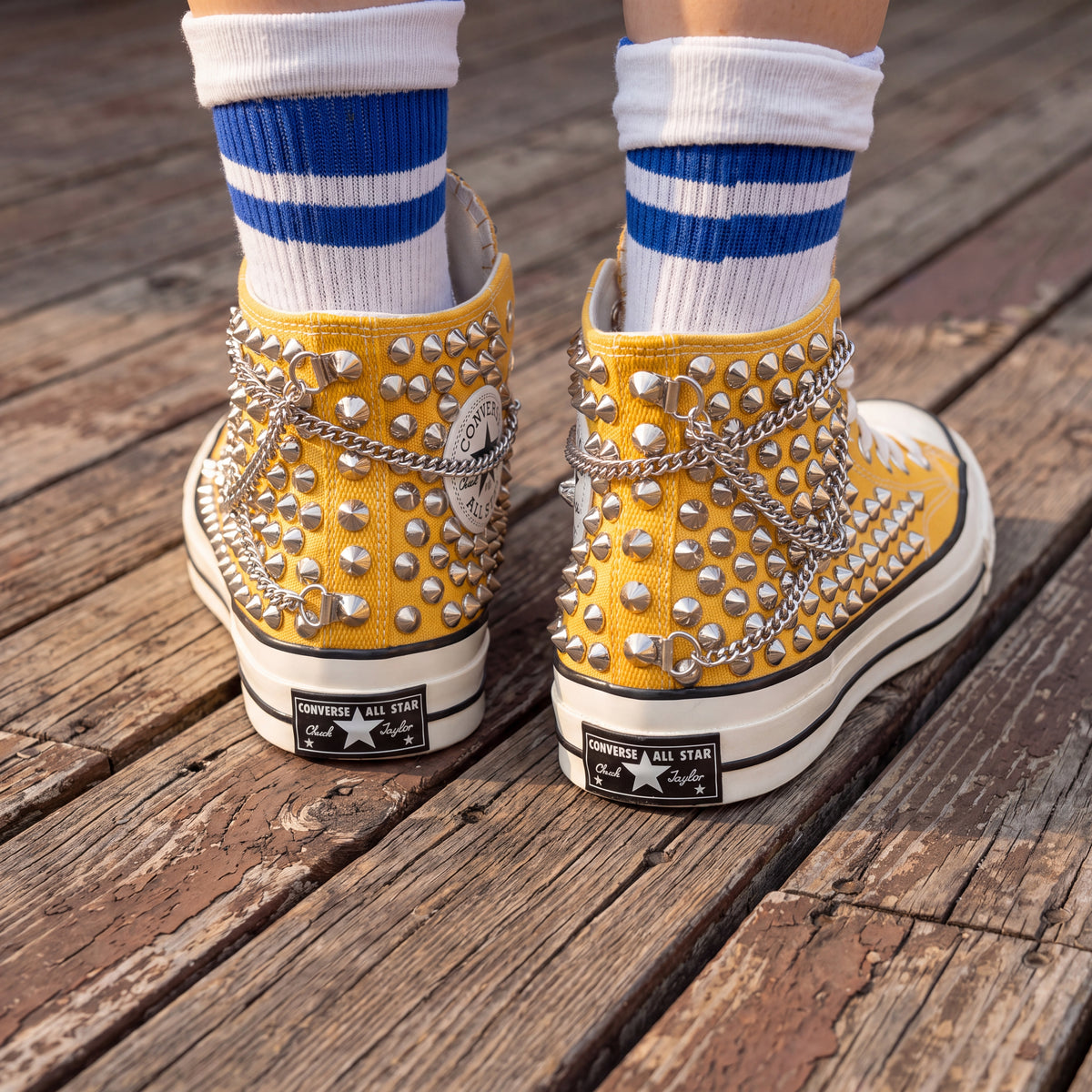 Gelbe Leopard-Print High-Top-Sneaker mit Nieten und Silberketten – Punk Rock Custom Leinenschuhe