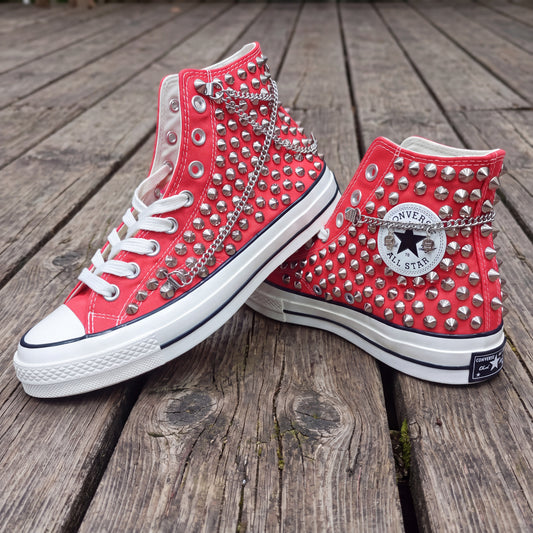 Rote Nieten-High-Top-Sneaker mit Silberketten – Punk Rock Custom Canvas Schuhe