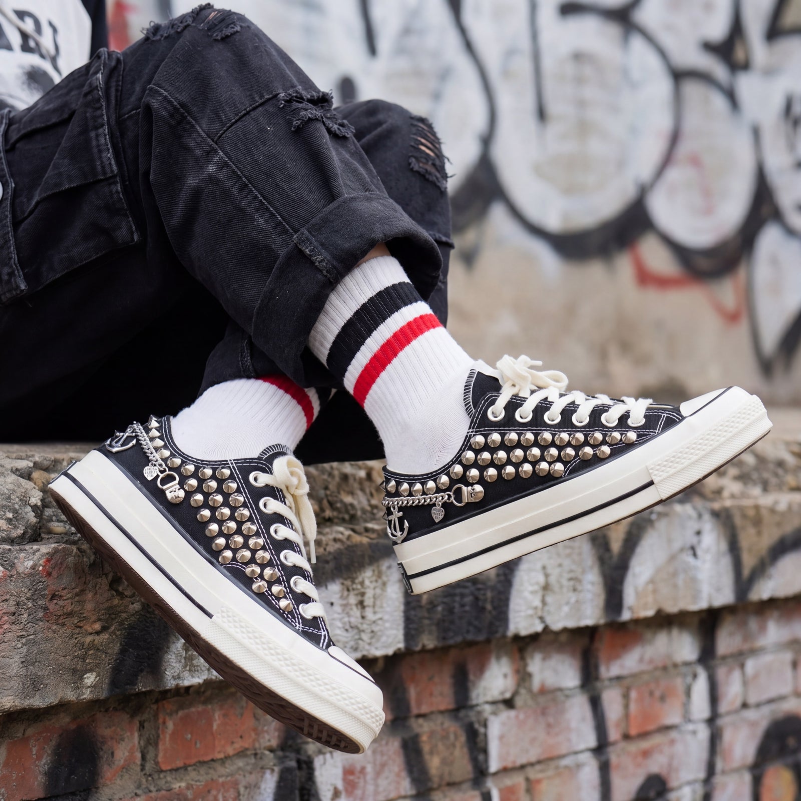 Streetwear canvas shoes with black upper, silver studs and anchor decorations