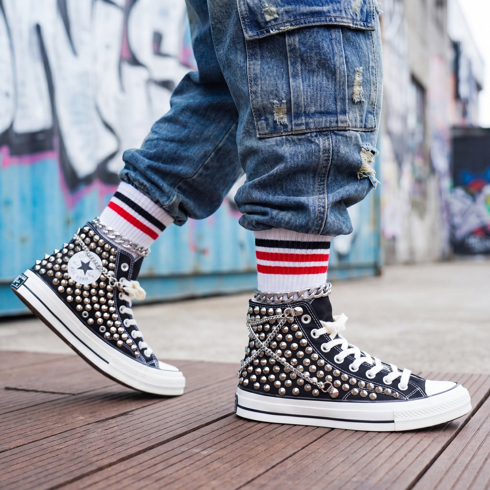 Streetwear canvas shoes with black upper, white luffles and silver studs